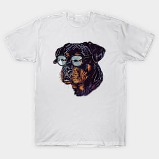 Rottweiler Retro Chic: The Spectacled Canine Connoisseur Tee T-Shirt